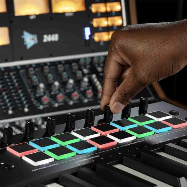 M-AUDIO Oxygen Pro 49 keyboardcontroller, sort, 49 tangenter