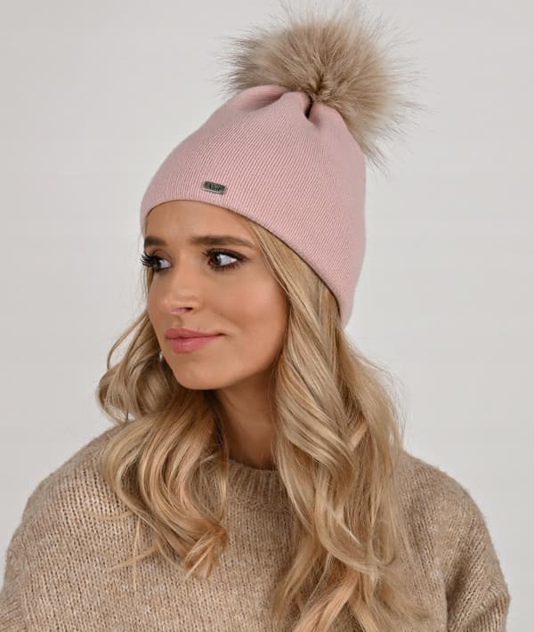 Rosa mössa med pompom, polsk tillverkning A13