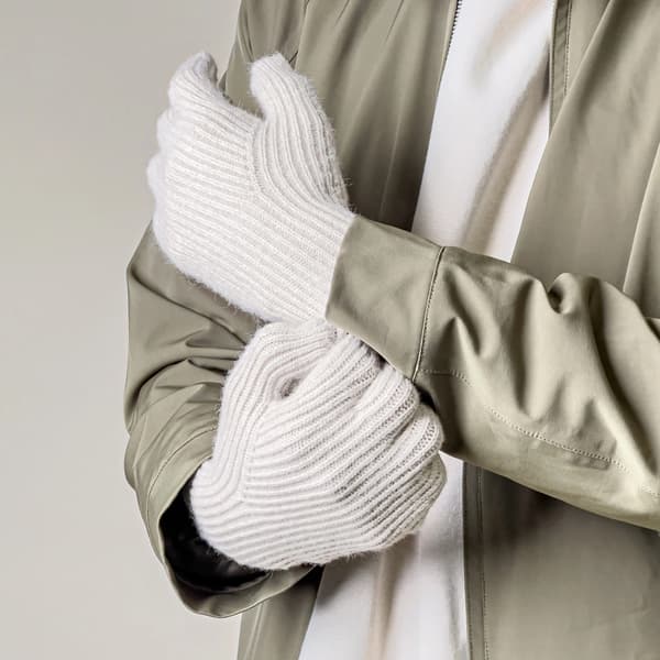 Flätade telefonhandskar med fingerutskärningar - beige