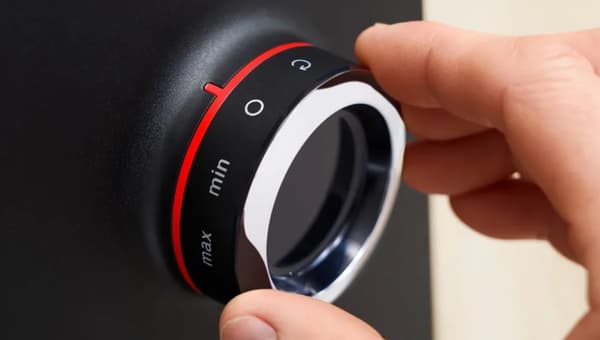 Bosch MFW S440B Kødhakker, 1900 W, Sort/Sølv