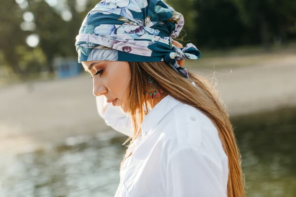 Marias sammenflettede turban we307-317 efter kemoterapi