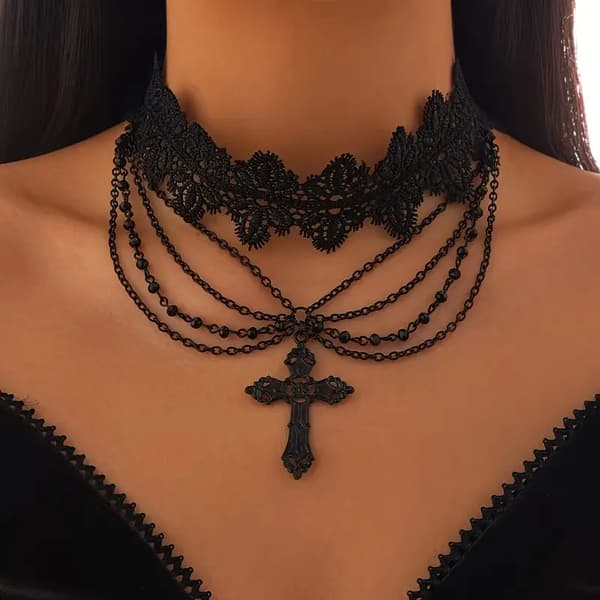 Sort blonde choker med kors
