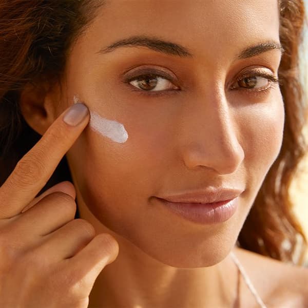 Avon - mattgörande och återfuktande ansiktskräm SPF30