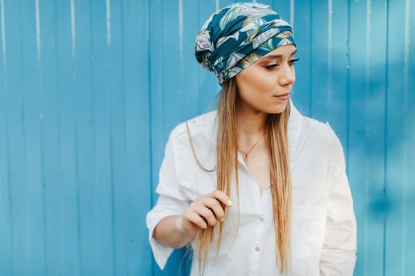 Marias sammanvävda turban we307-317 efter cellgiftsbehandling