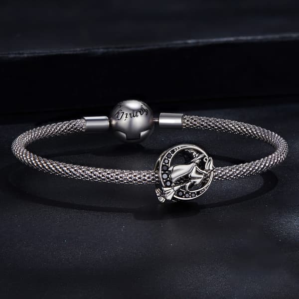 Häxa på kvastpärla berlock silver 925