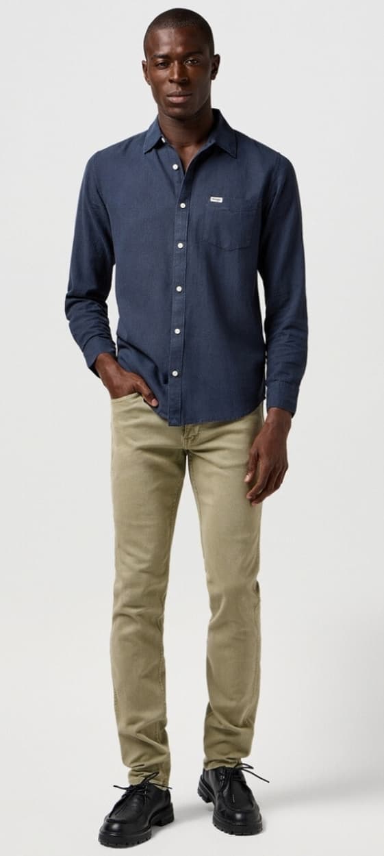 Wrangler RIVER regular taperade Tea klassiska tygbyxor W32 L32