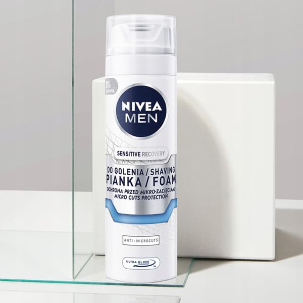 061184 NIVEA Sensitive Regenererande Rakskum 200 ml