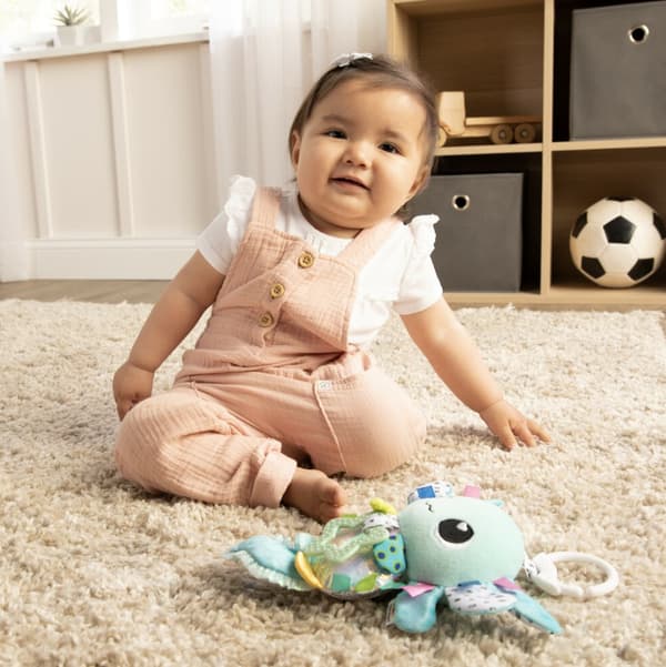TOMY Lamaze Axolotl Pendant Arthur L27497