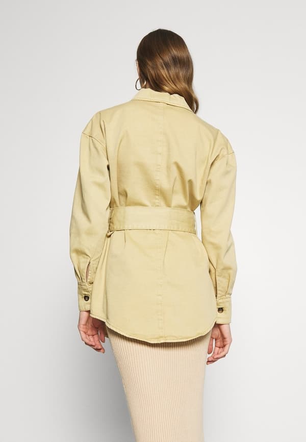 Glamorous damejacka med bælte beige størrelse 38