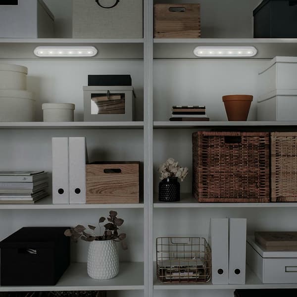 BATTERIDREVET LED-LAMPE - TIMER - NAT - TIL GARDEROBE - SKUFFERUM
