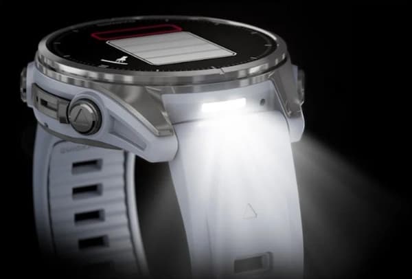 Garmin Fenix 8 AMOLED 43mm Silverfärgad sportklocka