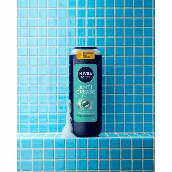 388922 NIVEA MEN Rasvainen Shampoo 500ml