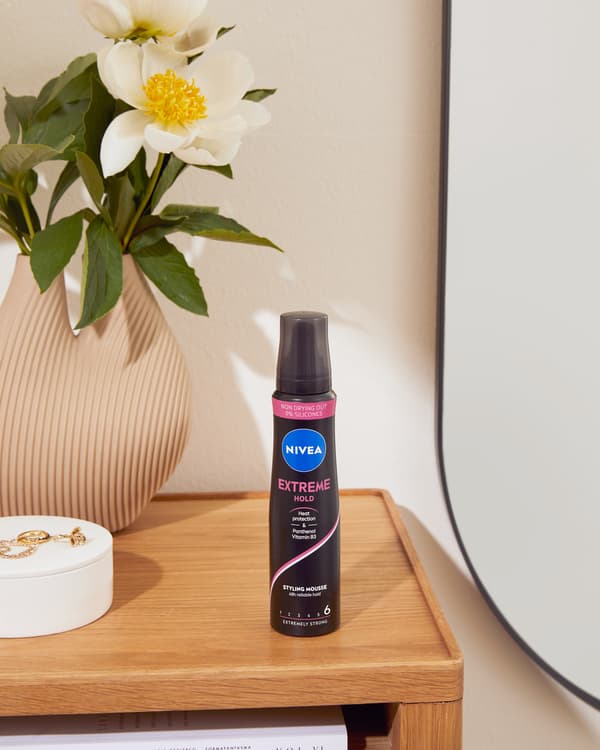 362854 NIVEA Skum Extremt Håll 150 ml