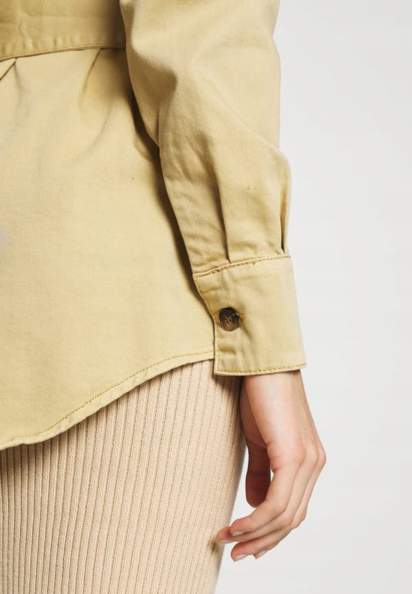 GLAMOROUS DAMJACKA MED SKÄRP BEIGE 38 W_C