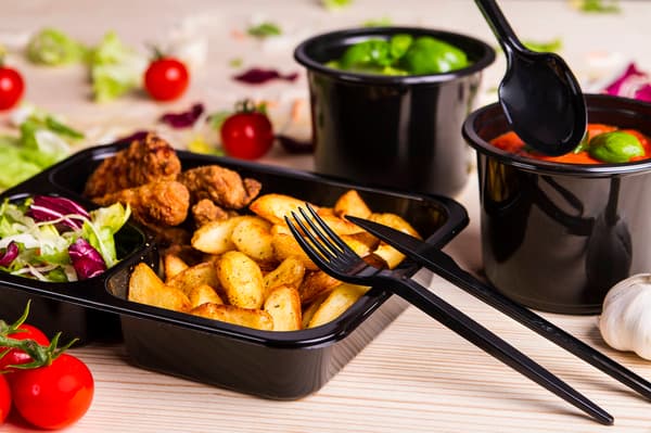 Sorte catering beholdere til forsegling 900ml tredelt 50 stk