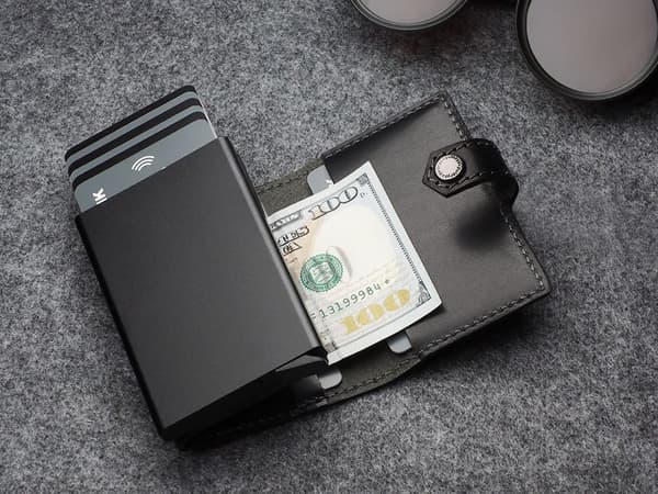HIKER Max -lompakko kasviparkitusta nomadinahasta, musta
