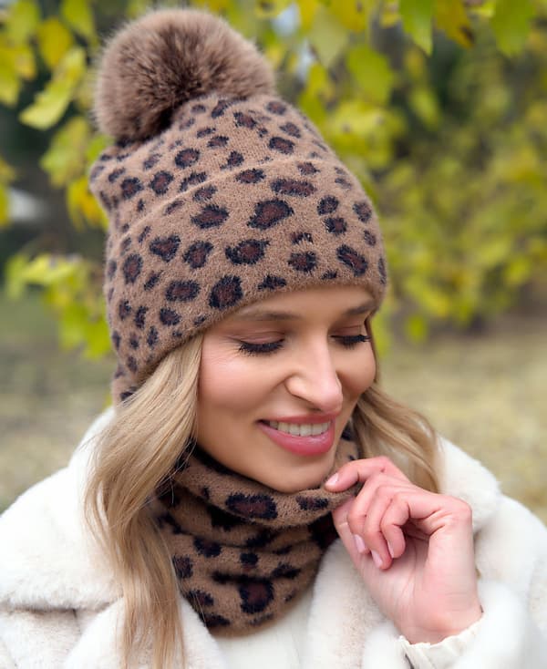 Varm vintermössa för kvinnor med POMPOM-mössa, MODIG, leopardmönster, Polskt tryck
