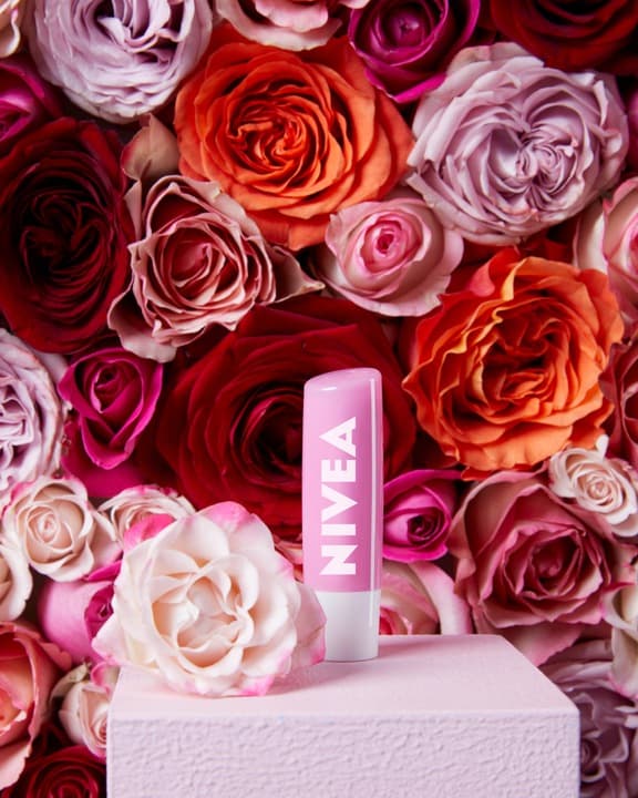 362939 NIVEA Soft Rose Plejende læbepomade 4,8 g