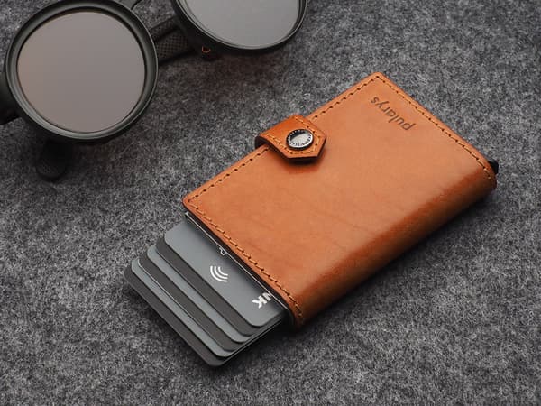 EASY WALLET lavet af Nomad cognac-garvet læder