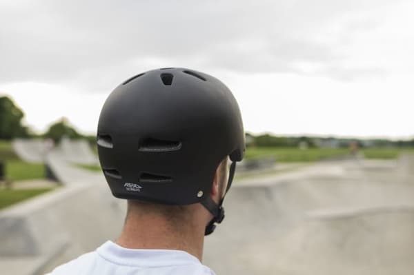 Rekd Ultralite In-Mold Skatehjelm | Sort L/XL