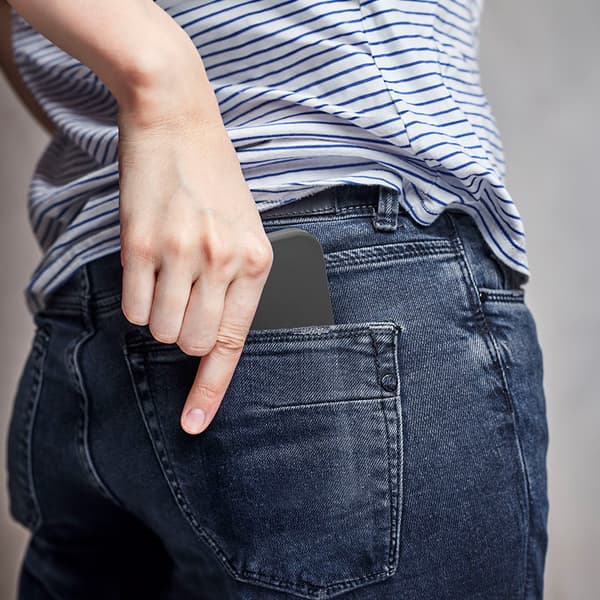 Cellularline Sensation Plus - iPhone 15 Pro Max cover med MICROBAN-belægning (sort)