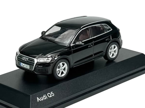 FORHANDLERMODEL AUDI Q5 MYTH SORT 1:43 501.16.056.33