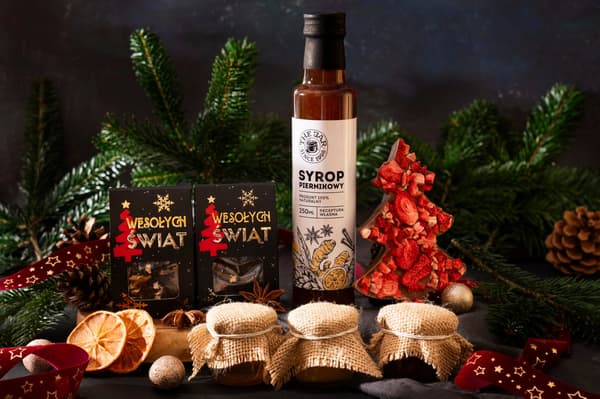 Presentkorg Julset tomten choklad teer paket sirap