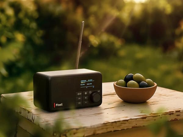 PREMIUM Pinell Compact bærbar DAB+/FM Bluetooth vækkeur batteri 8 timer