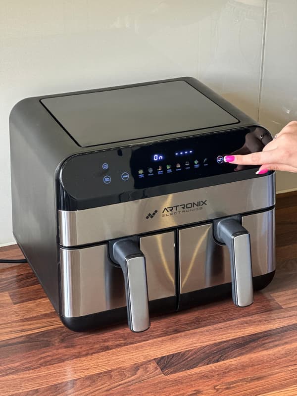 9L KAKSOISKAMPIOINEN ILMAKYPSENNIN - LCD, grilli, 2400W