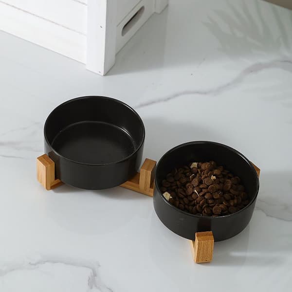 Gerda dubbelskål i keramik och trä svart 2x400ml