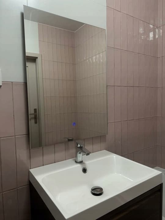 Belyst LED-spegel 75x105 Vattentät IP65 med touchswitch