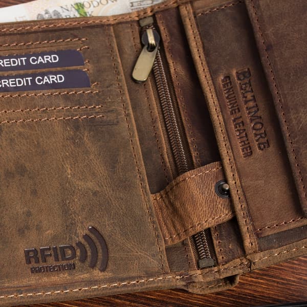 Herrplånbok i brunt nubuckläder med RFiD Beltimore R90