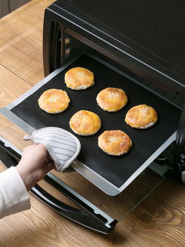 SÆT MED GENBRUGELIGE TEFLON GRILLMÅTTER TIL BAGNING 5 STK.