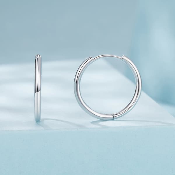 Eleganta klassiska ringörhängen i silver med spänne, storlek L
