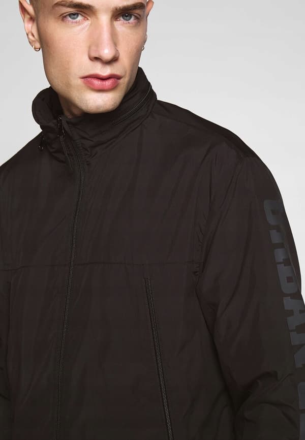 Urban Classics herrhuva jacka S svart