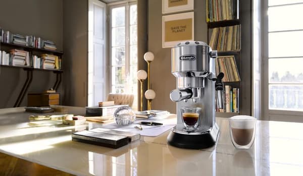 Espressomaskine DE LONGHI EC 685.M Dedica Style