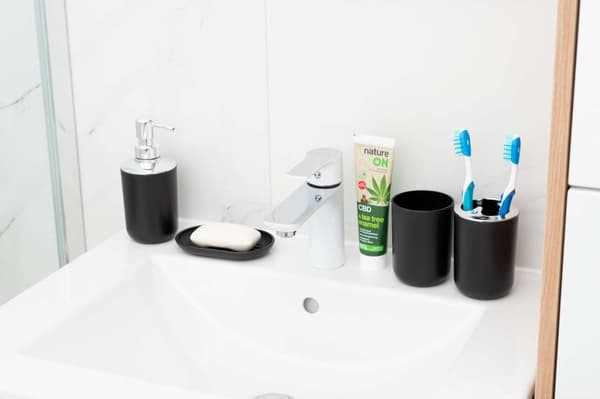 Set med 6 badrumstillbehör Flores, svarta