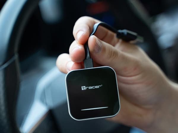 TRACER CarLink PRO trådløs adapter til CarPlay og Android Auto sort og sølv