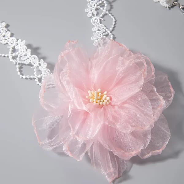 Hvid Blondechoker Med Rosa Blomst