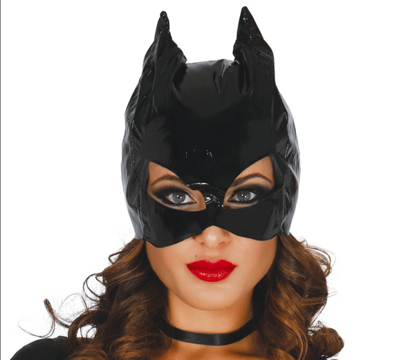 Catwoman-naamio korvilla musta asu