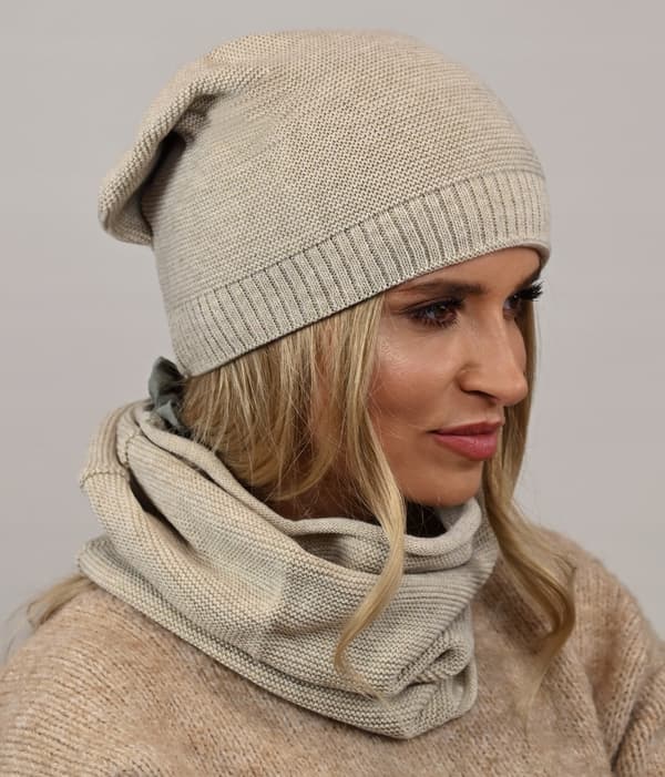 Varm damesæthue med snood beige B1