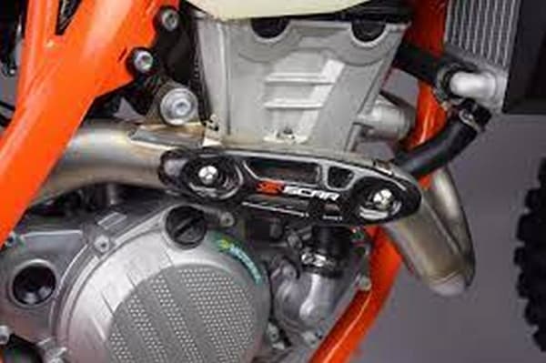 SCAR RACING UNIVERSAL KOLFIBER AVGASARMÖR 4T