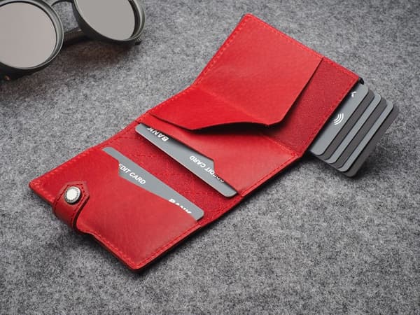 HIKER - CHIC Decor-plånbok i Nomad-garvat läder, röd