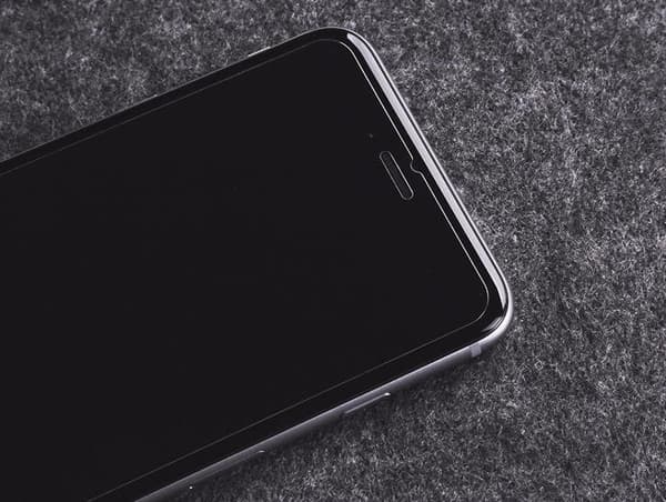 Wozinsky karkaistu lasi iPhone 15 Prolle