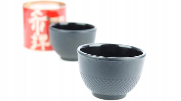 Støbejernskopper og -flasker til 6 personer til te og krydderurter 100 ml sort