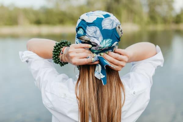 Marias sammenflettede turban bm230/259 efter kemoterapi
