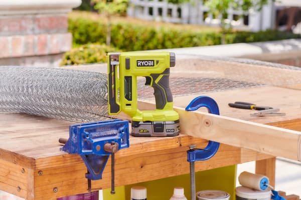 179241 RYOBI Hæftemaskine 18V