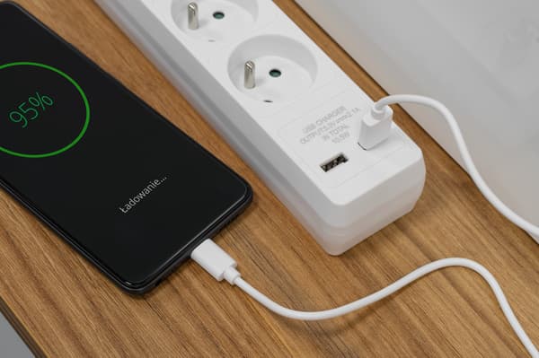 Forlængerledning strømskinne 5m 3 stikkontakter 2xUSB 3x1.0mm2 afbryder Rebel
