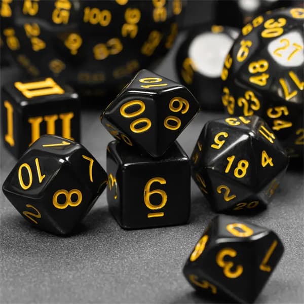 RPG-tärningar svarta och gula set med 15 tärningar
