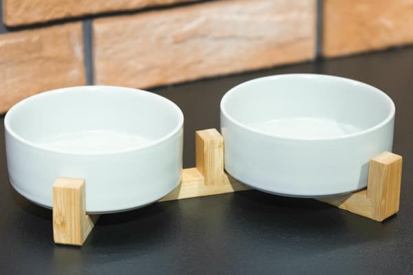 Dubbelskål i keramik, trä, GERDA, vit, 2x400ml